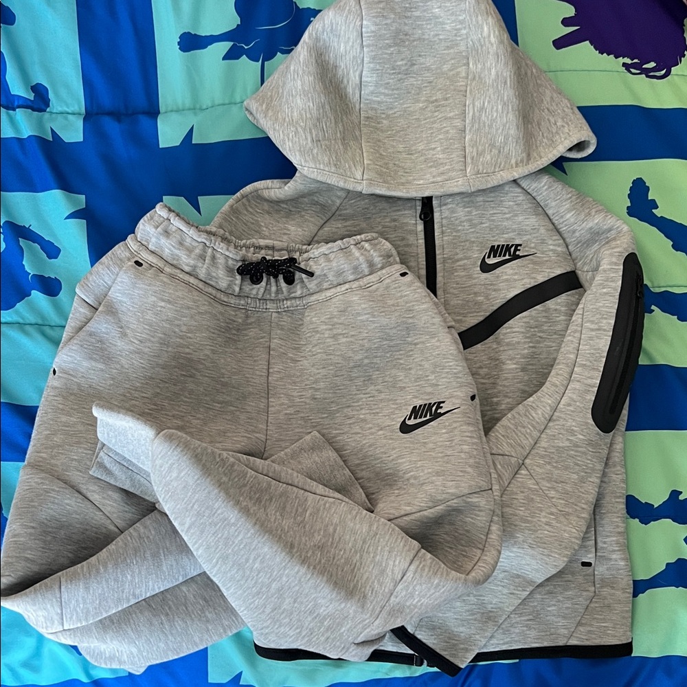 Nike Light Gray boys Tracksuit with Black Accents